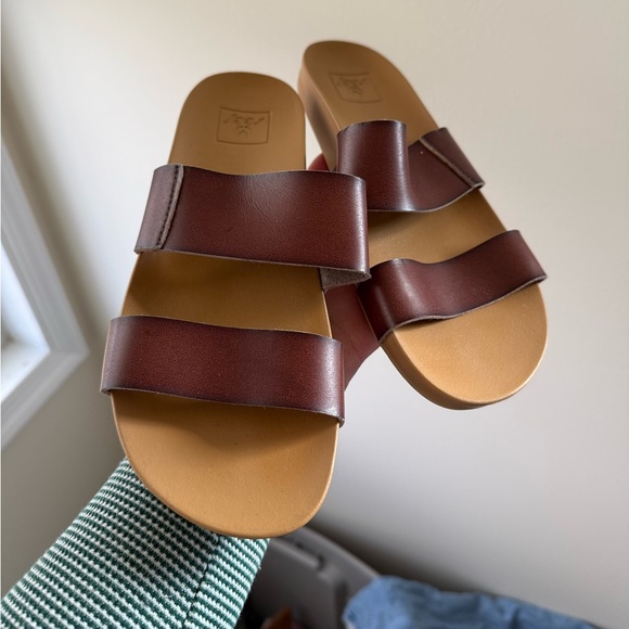 Reef slides - Tan - Picture 1 of 4